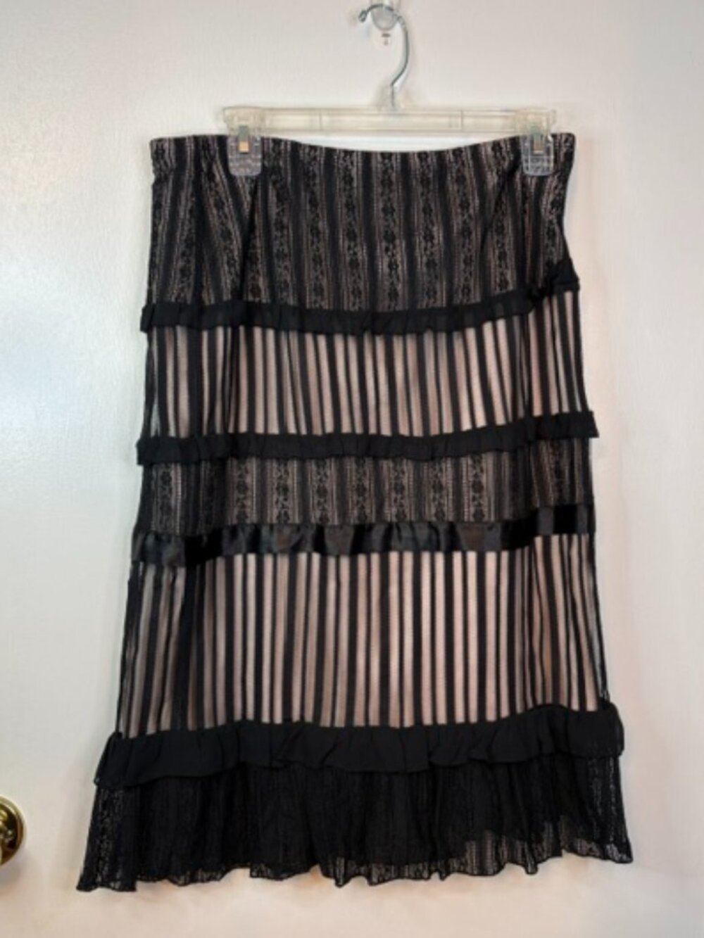 Express black and tan lace skirt